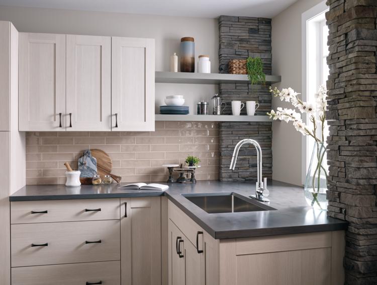 everly-kitchen-P188152LF-ROOM
