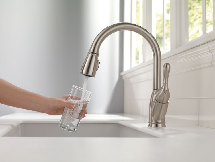 Delta Faucet   Izak Kitchen 19939 SS DST MODEL 