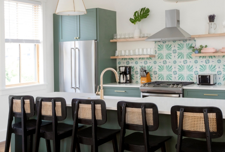 @demiliodesign's funky blue kitchen