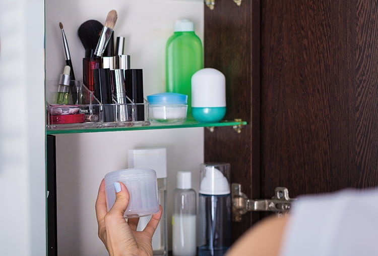 medicine cabinet organization